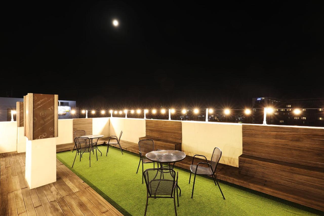 Cornerstone Hotel Szogüpho Kültér fotó