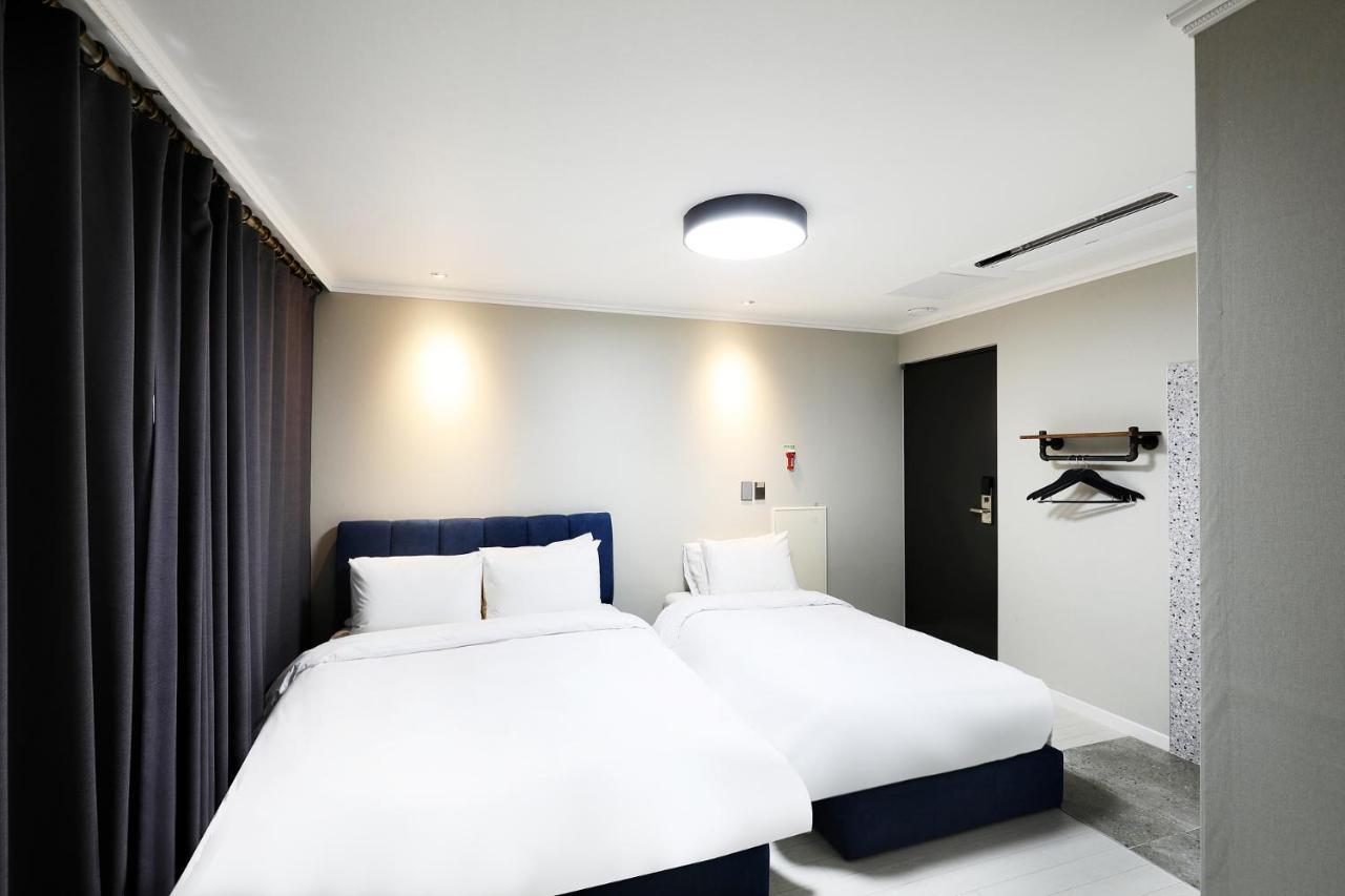 Cornerstone Hotel Szogüpho Kültér fotó