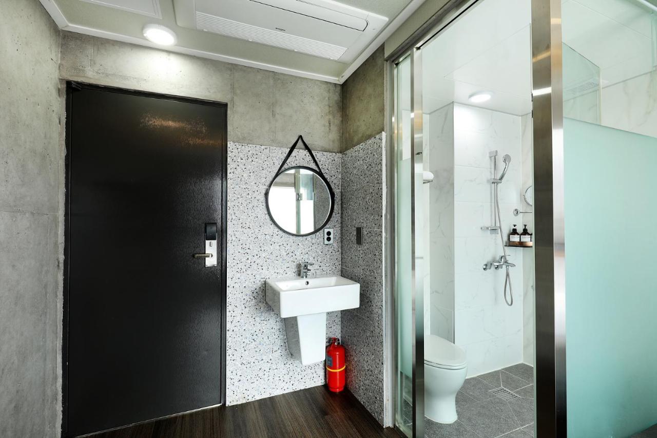 Cornerstone Hotel Szogüpho Kültér fotó