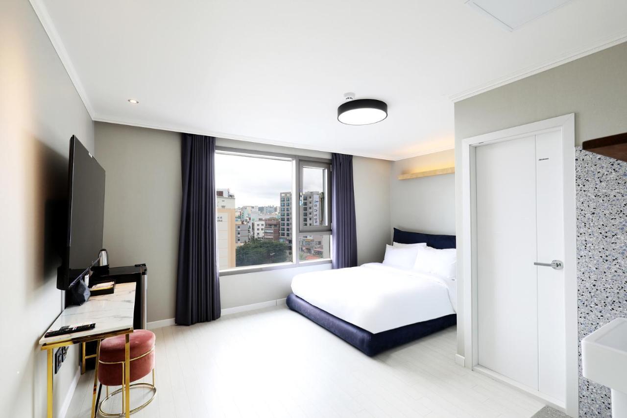 Cornerstone Hotel Szogüpho Kültér fotó