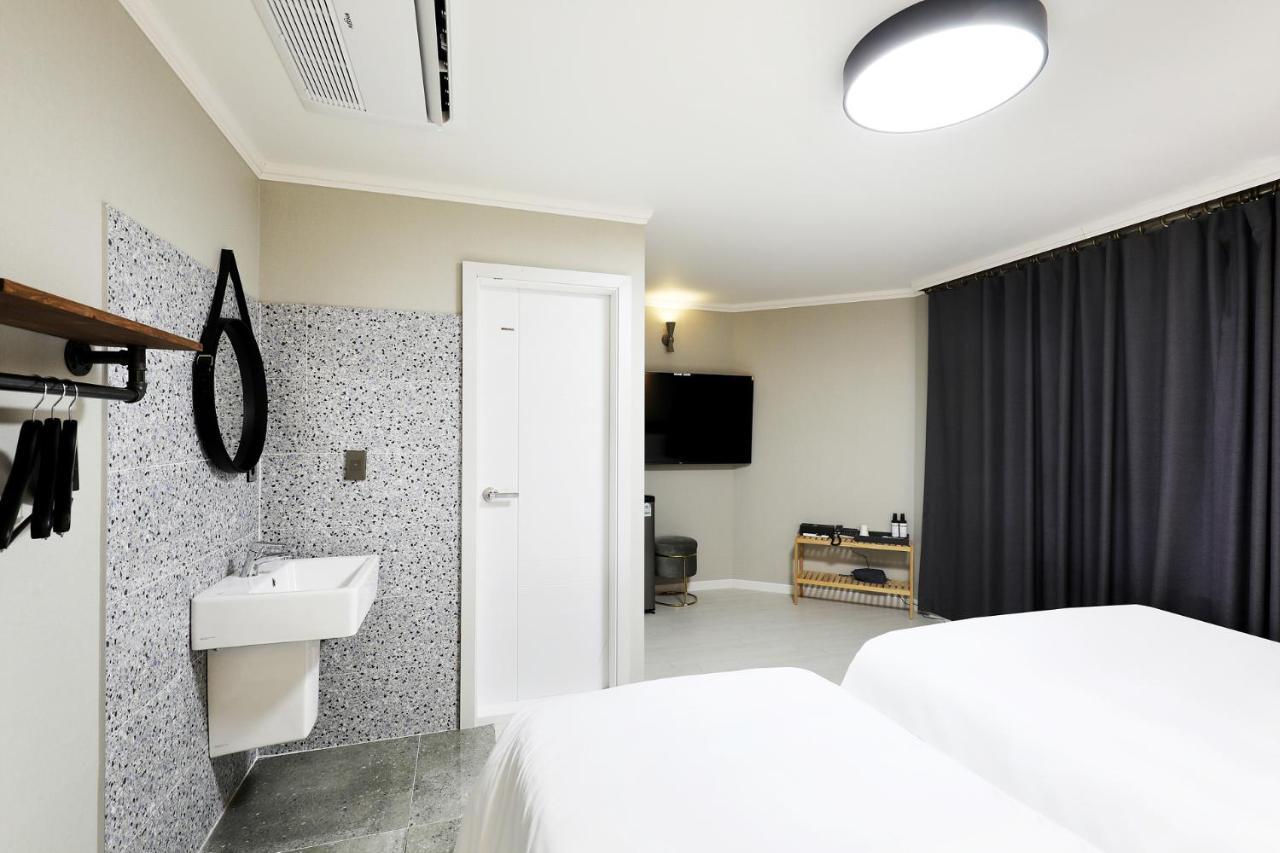 Cornerstone Hotel Szogüpho Kültér fotó